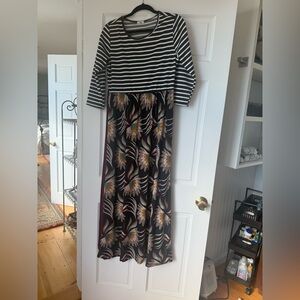 Adorable black and white striped floral maxi dress xl